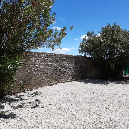 Charmante Maison De Plain Pied Avec 700m2 De Jardin Cloturé