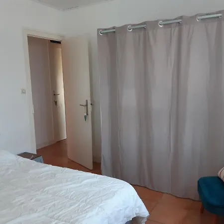 Charmante Maison De Plain Pied Avec 700m2 De Jardin Cloturé