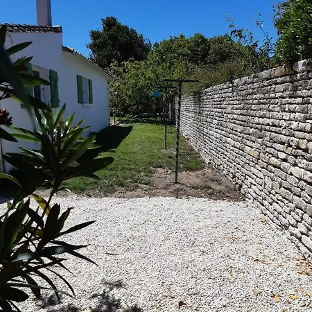 Charmante Maison De Plain Pied Avec 700m2 De Jardin Cloturé
