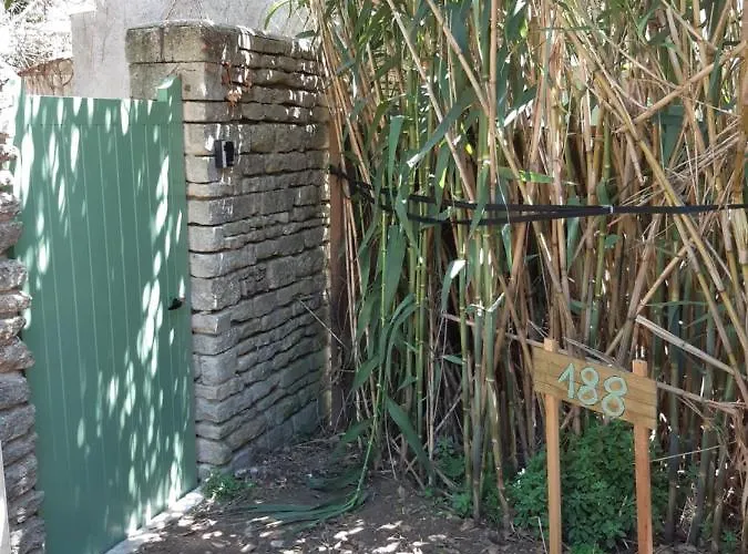 Charmante Maison De Plain Pied Avec 700m2 De Jardin Cloture * Saint-Clement-des-Baleines