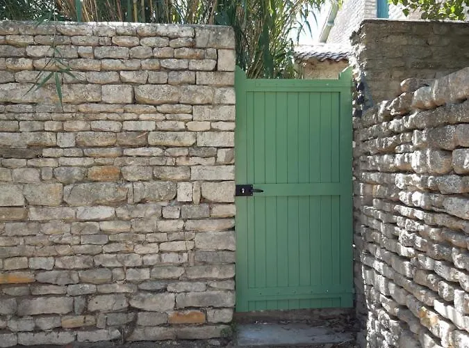 Holiday home Charmante Maison De Plain Pied Avec 700m2 De Jardin Cloture Saint-Clement-des-Baleines