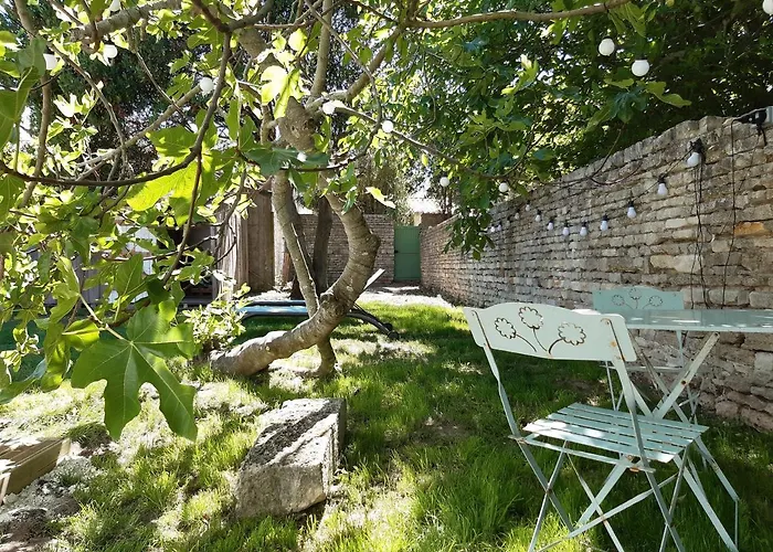 Charmante Maison De Plain Pied Avec 700m2 De Jardin Cloture Saint-Clement-des-Baleines