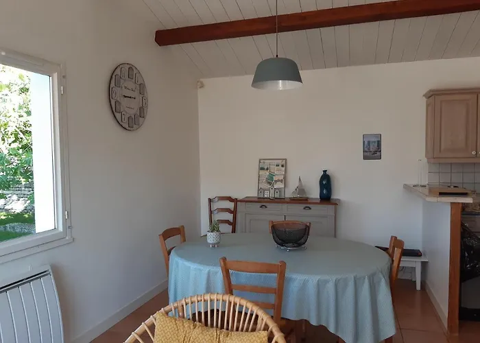 Holiday home Charmante Maison De Plain Pied Avec 700m2 De Jardin Cloture