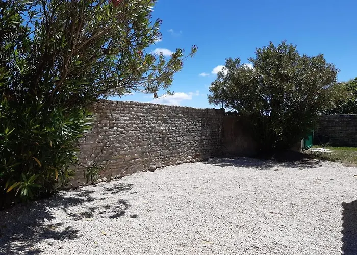 Charmante Maison De Plain Pied Avec 700m2 De Jardin Cloture